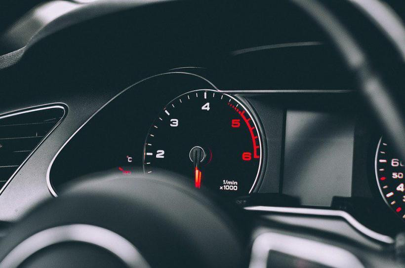 Автоэксперт Киреенко рекомендовал покупать автомобили российского производства