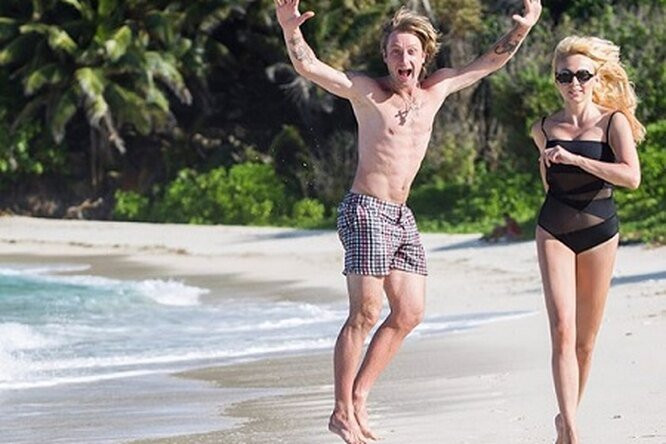 Супруги Рудковская и Плющенко отгородились от своих детей на Мальдивах