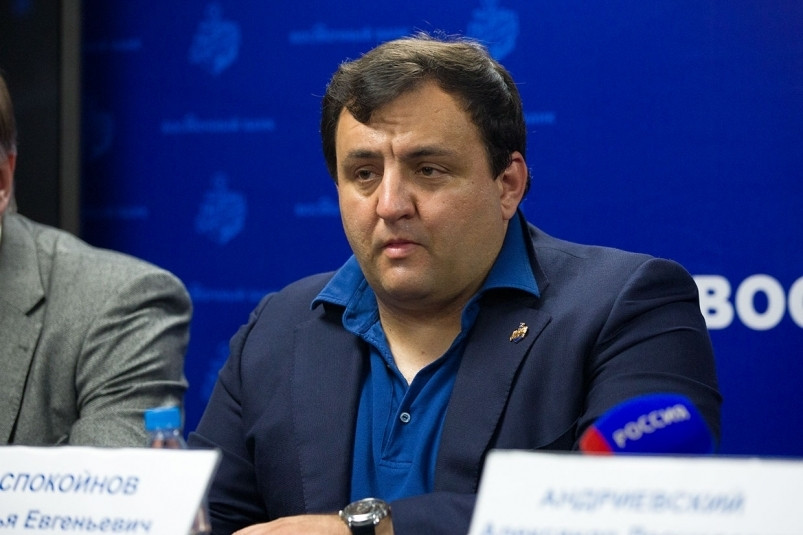 Политтехнолога Илью Спокойнова отпустили на свободу