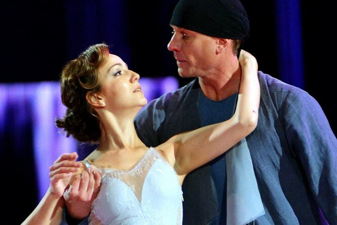 StarHit.ru: Валерия Ланская призналась, о чем ей написал фигурист РФ Роман Костомаров