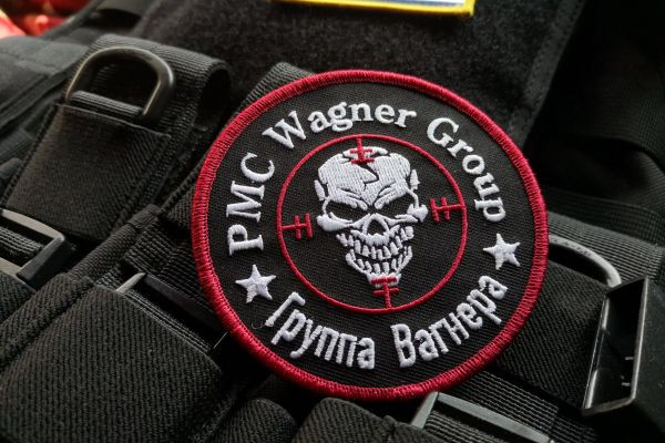 Реклама ЧВК «Вагнер» была запечатлена на газелях в Ярославле