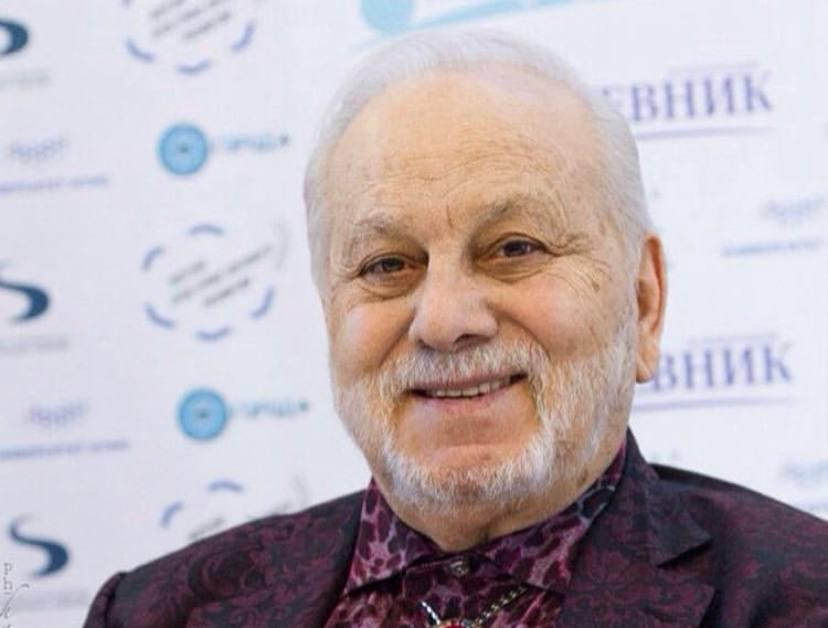 Отец Филиппа Киркорова появился на премьере мультфильма «Трио в перьях» и рассказал о своем здоровье