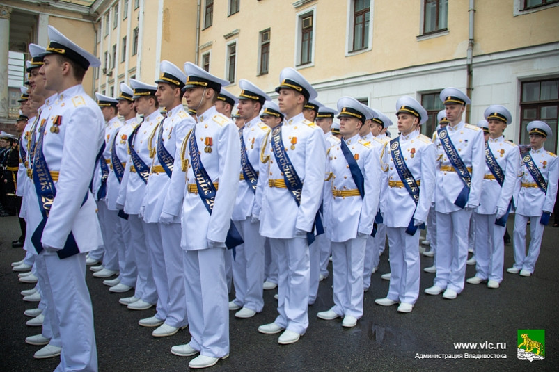 Последний звонок прозвенел для выпускников филиала Нахимовского училища во Владивостоке