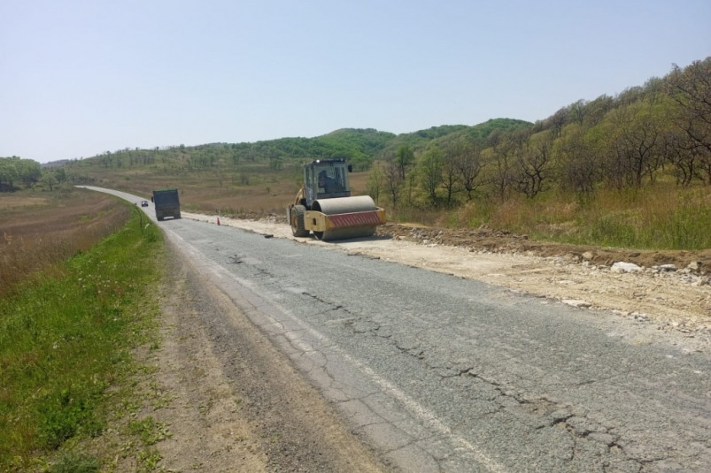 Дорожники “зашли” на популярный туристический маршрут в Приморье