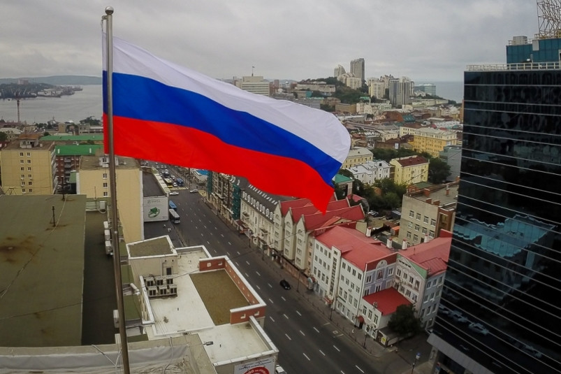 “Хватит скулить в литсалонах”: поэзия “страдания” уходит, поэзия патриотов наступает