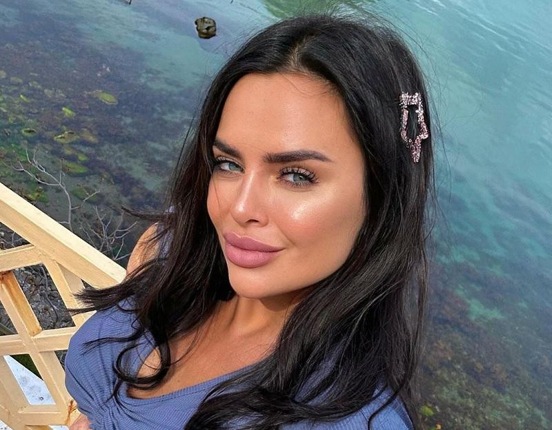 Виктория Романец впервые появилась на красной дорожке в Каннах