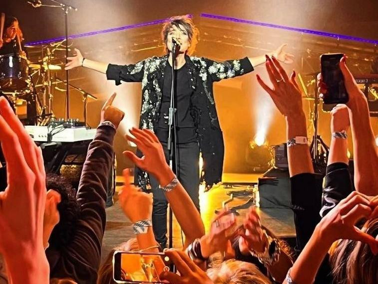 Земфира и Галкин теряют в эмиграции миллионы, и это заставляет их задумываться о возвращении в РФ