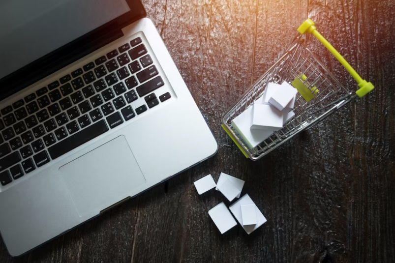 Чаще всего россияне откладывают покупку предметов гардероба, автомобилей и квартир – Авито