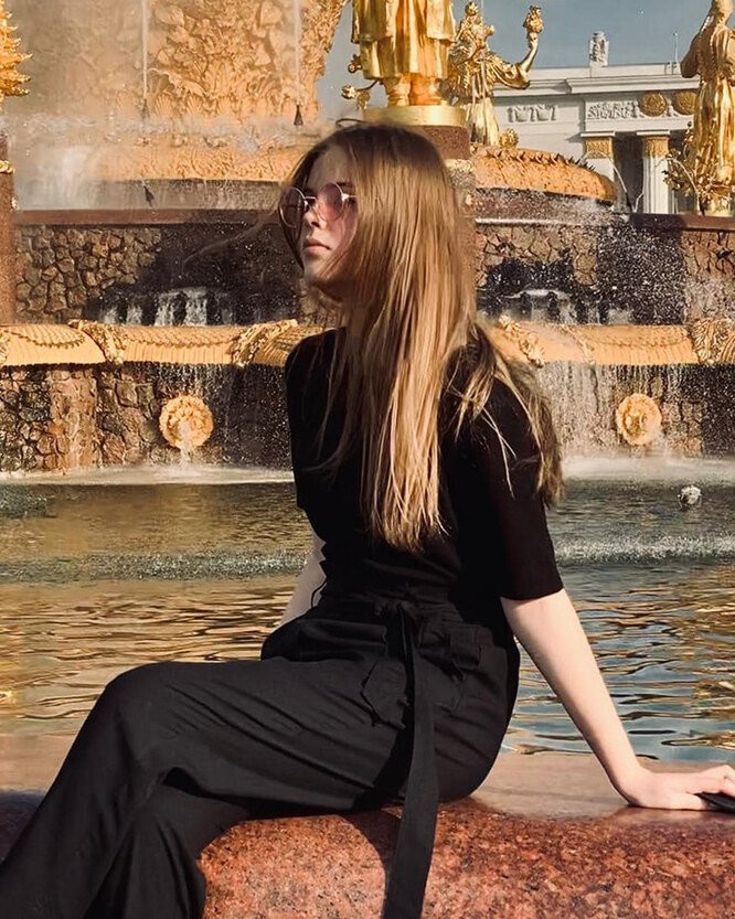 В Сети показали фотографию вдовы и дочери Александра Абдулова спустя 15 лет после его смерти