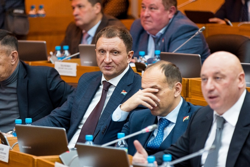 Кризис законодательной власти: ЗС ПК беднеет депутатами на фоне потери субъектности