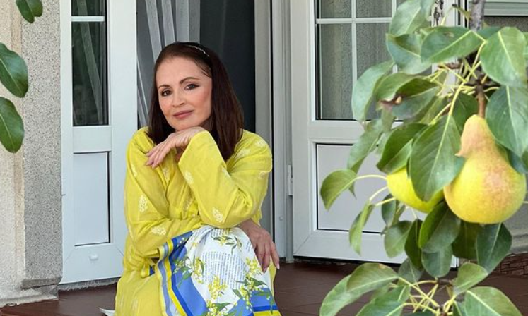 Экс-директор Ротару опроверг слова Вайкуле о пропаже певицы