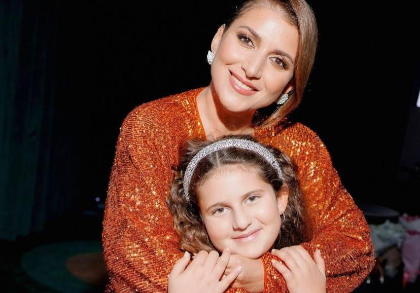 Жасмин посетила выпускной своей дочери в Ломоносовской школе