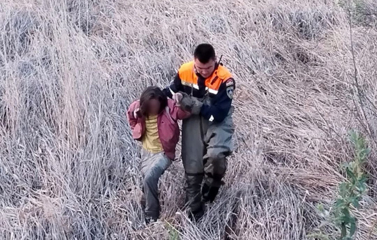 В Челябинской области женщина застряла в болоте