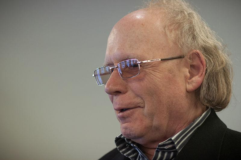 Писатель Эдвард Радзинский опроверг слухи об отъезде из России