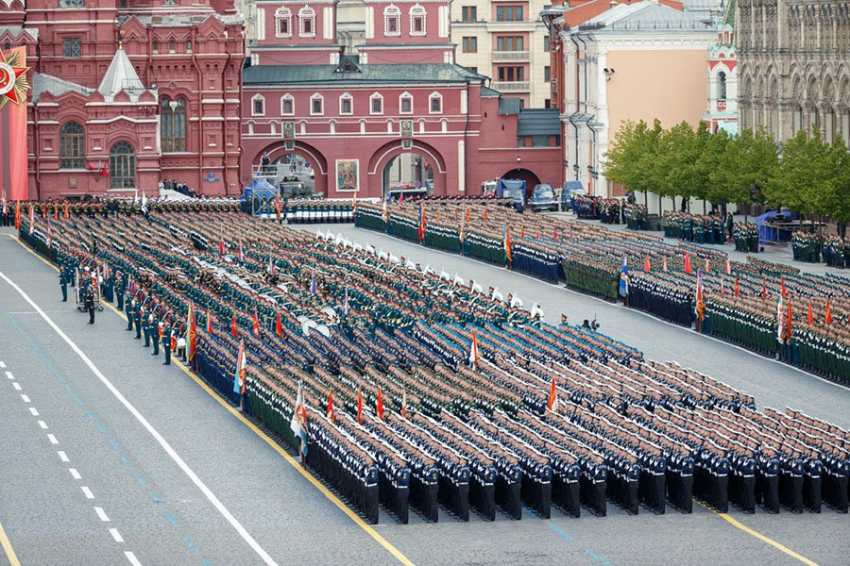 На Красной площади в Москве прошел парад Победы