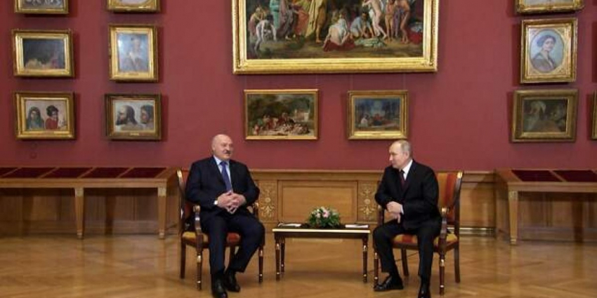 Не зря Путин выступал с Лукашенко под этой картиной. В чем намек?