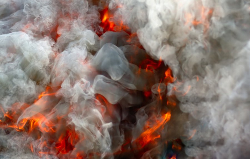 На Магнитогорской улице Санкт-Петербурга загорелся бизнес-центр