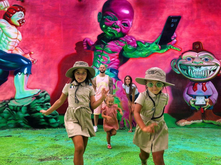 Оксана Самойлова получила массу критики за использование детского труда