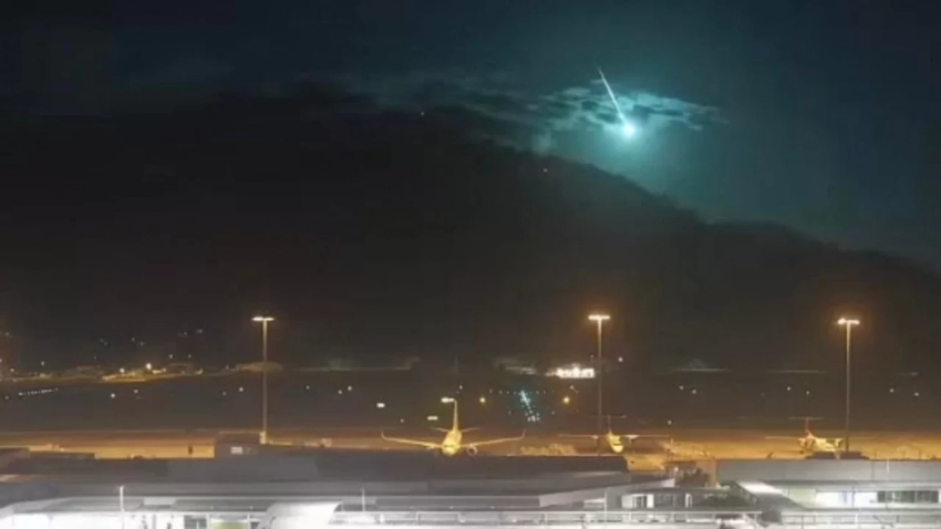 Над Австралией взорвался зеленый шар с мощным звуком и яркой вспышкой