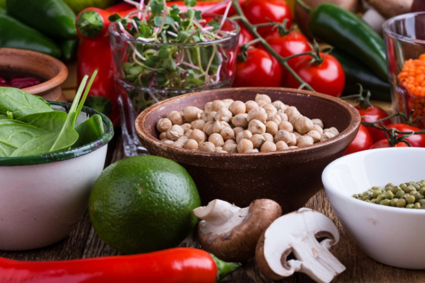 Врач-диетолог Пономарева рассказала о продуктах, которые улучшают здоровье