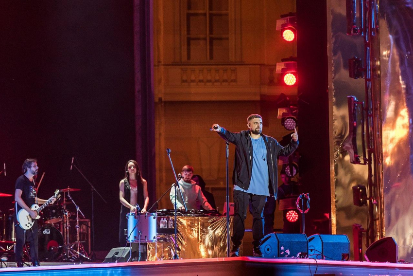 На концерте Басты в Челябинске было сделано предложение руки и сердца