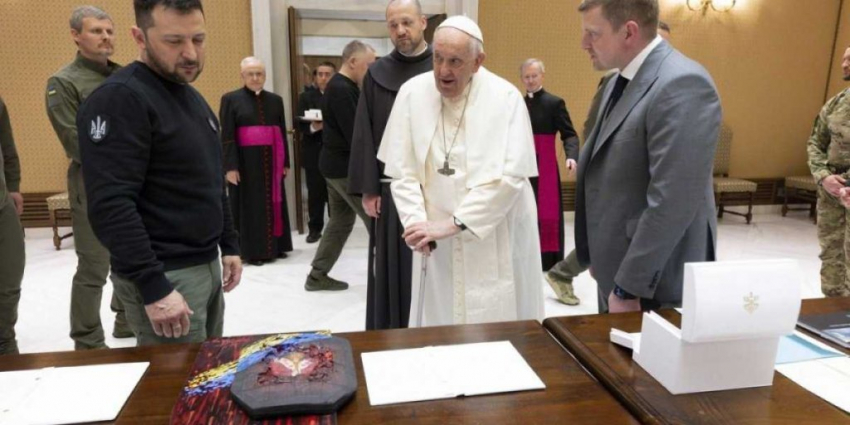 Эхо скандала в Ватикане: Зеленский своими руками нанес удар по антироссийской коалиции