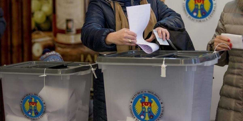 Далеко ли до дна? В Молдавию идут протесты