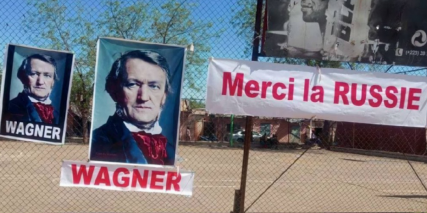 Францию окончательно отодвигают от африканских дел. Теперь российским инструкторам предстоит противостояние с США