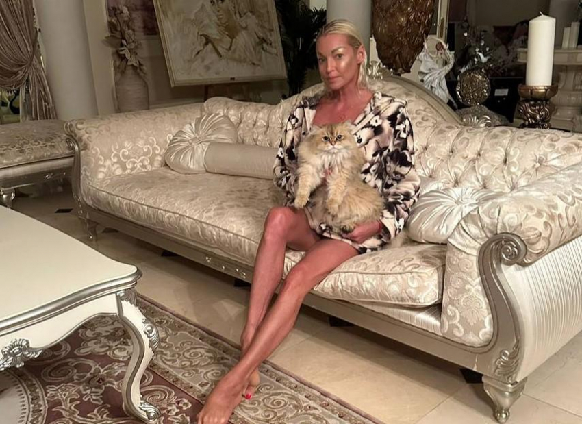 Волочкова пожаловалась, что ее разбудили взрывы ПВО