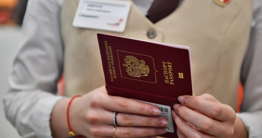 С 1 июня 2023 года в РФ возобновят выдачу биометрических загранпаспортов на 10 лет