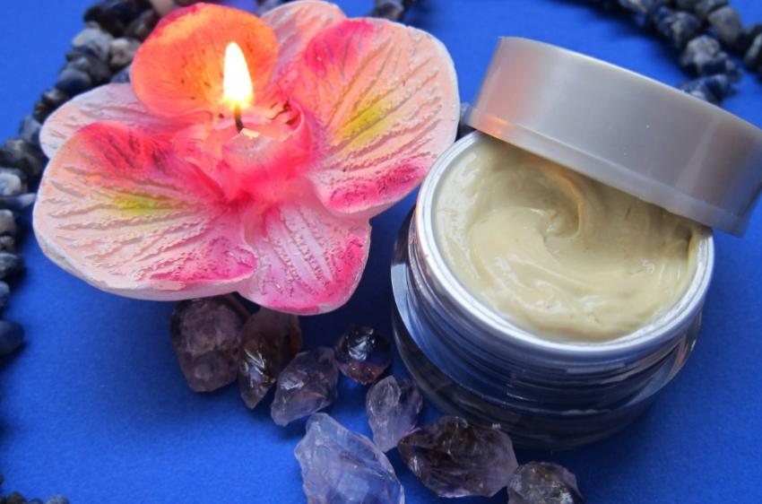 Тренер по естественному омоложению Трескова назвала рецепты масок для лица из бюджетных продуктов