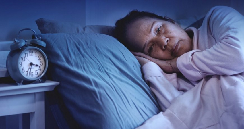 Почему пожилые люди плохо спят: 5 причин проблем с ночным отдыхом