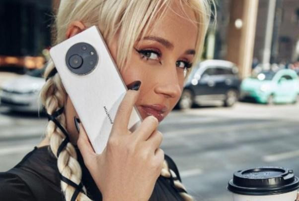 Мэрия Екатеринбурга чуть было не вступила в конфликт с певицей Клавой Кокой