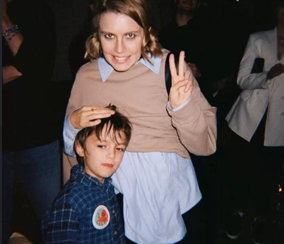 Дарья Мельникова вышла в свет с «несчастным» сыном от Смольянинова