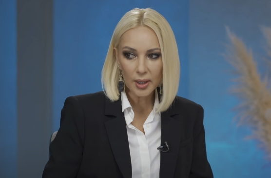 Лера Кудрявцева купила зловонные сапоги