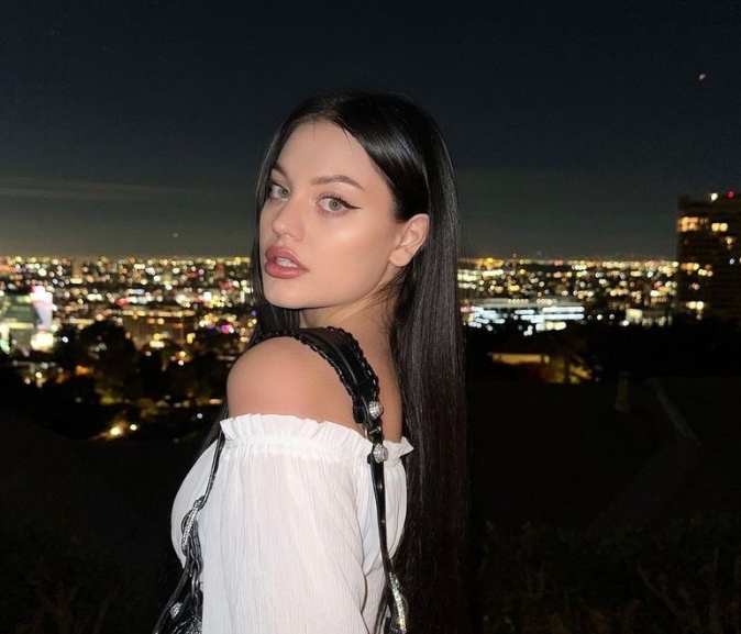 На фоне слухов о романе Моргенштерна Зинатуллина появилась в обществе нового парня