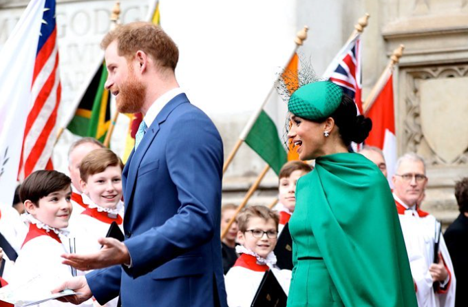 Близкий друг королевы Елизаветы II рассказал о предательстве принца Гарри