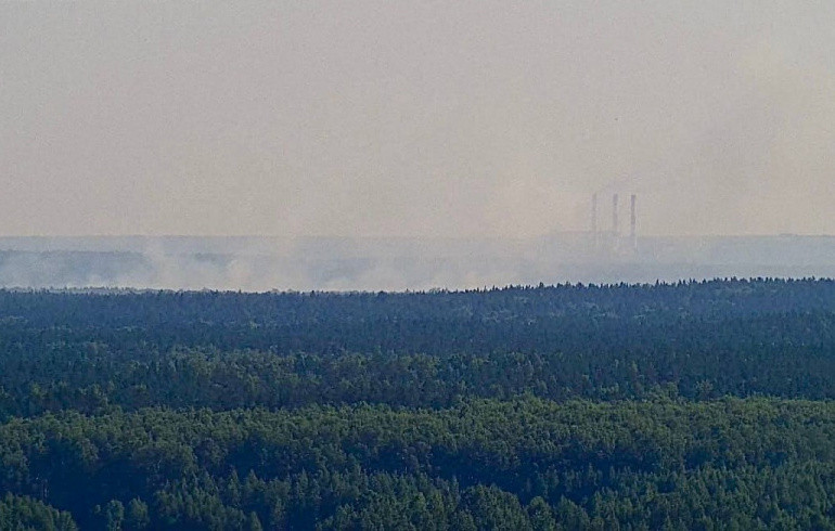 В Челябинской области пятые сутки тушат крупный природный пожар