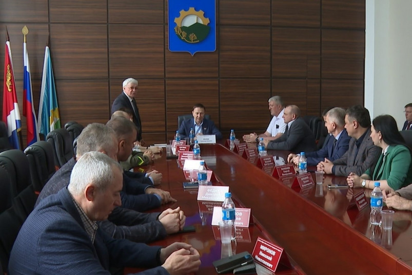 Председатель ЗС ПК Александр Ролик провел встречу с депутатами Думы Арсеньева