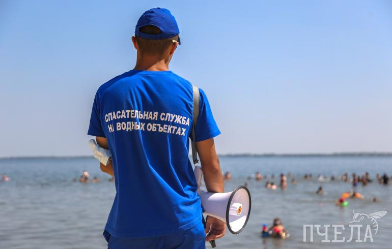 В Челябинске спасатели вытащили из воды тонувшую 16-летнюю девушку