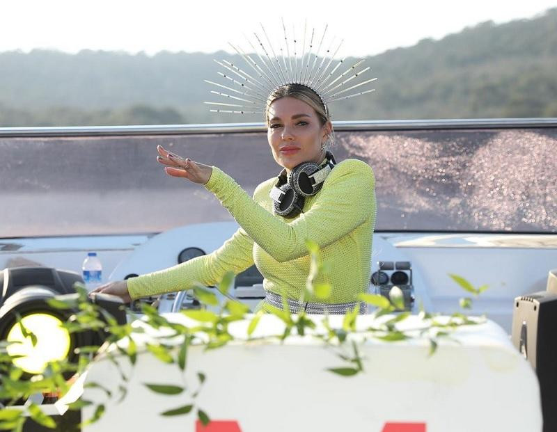 Диджей Катя Гусева вышла замуж за адвоката Сазанова