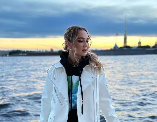 Ольга Бузова опровергла подозрения в беременности после изменения своей фигуры