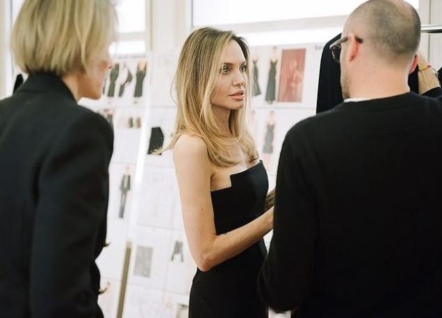 48-летняя Анджелина Джоли вновь стала блондинкой