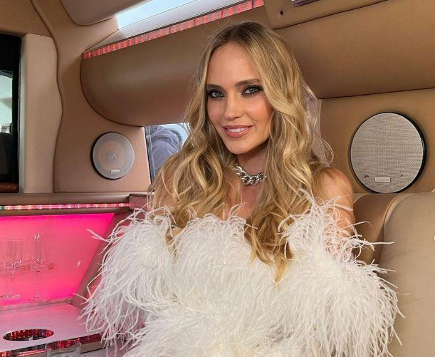 Певица Глюкоза опубликовала фото в сексуальном платье без бюстгальтера в честь 37-летия