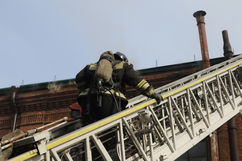 Огнеборцы в Находке предотвратили трагедию в многоквартирном доме