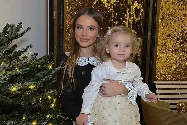 Певица РФ Валерия пожаловалась, что редко проводит время со своей 2-летней внучкой Селин