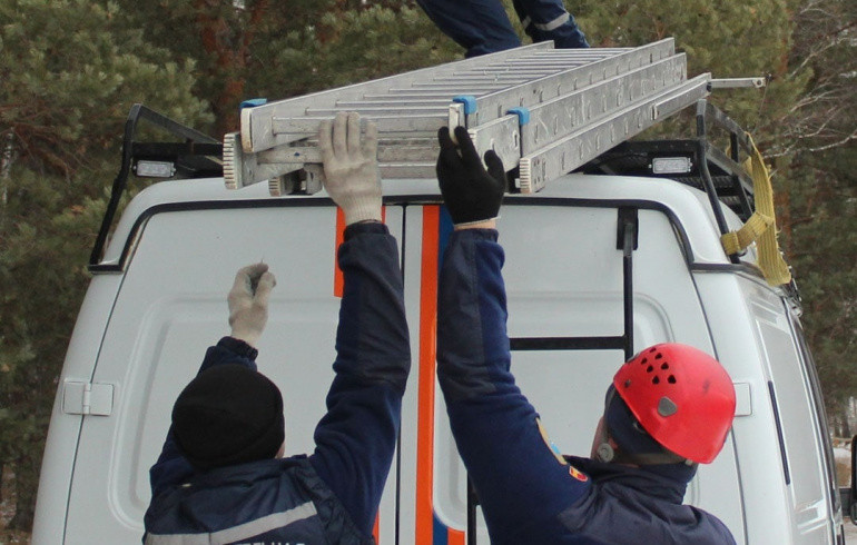 В Челябинской области пенсионерка пыталась прогнать спасателей, пришедших ей на помощь