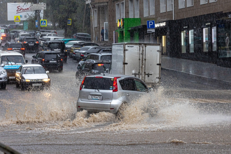 Утопил город: первые итоги удара мощного ливня по Владивостоку – фото, видео