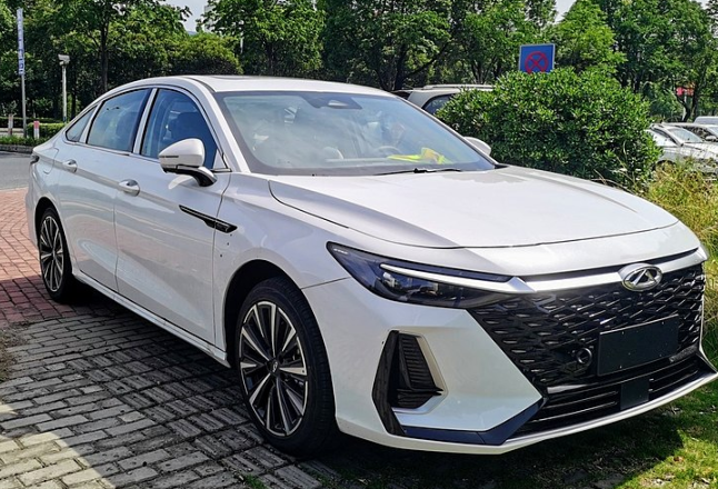 В Россию приехал седан Chery Arrizo 8 за 3,2 миллиона рублей