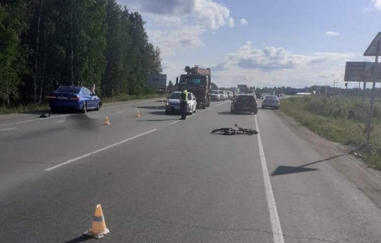 Под Челябинском водитель BMW-320 насмерть сбил вскочившего на дорогу велосипедиста